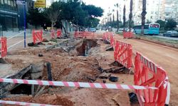 Muratpaşa’da altyapı alarmı! Tonguç Caddesi trafiğe kapatıldı