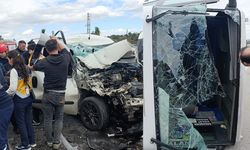 Manavgat'ta midibüs devrildi: 7 kişi yaralandı