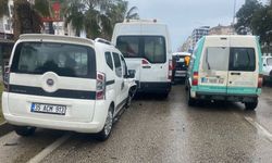 Serik'te zincirleme kaza! İtfaiye ekipleri yaralı yolcu için seferber oldu