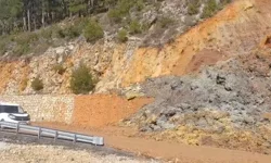 Alanya’da yol yarıldı, ulaşım aksadı