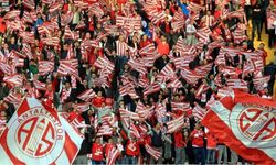 Antalyaspor–Fenerbahçe maçında tribünler doldu bilet sayısı yarıda kaldı