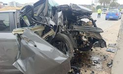 Manavgat'ta otomobil beton kolona ok gibi saplandı!