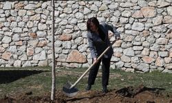 Akseki’de iş başa düştü! Belediye başkanı kazma-küreği eline aldı