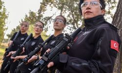 Antalya’da kadın atış eğitmenleri yılda 25 bin polisi eğitiyor