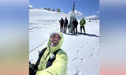 Antalya’da inanılmaz kar manzarası: Camiden geriye sadece minaresi kaldı
