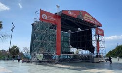 Antalya’da konser bitti, platform kaldı!