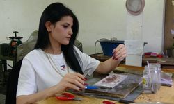 Mersin'de ojeli tırnaklarla altın eritiyor! 21 yaşında usta oldu