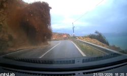 Mersin-Antalya yolunda yaşanan heyelan araç kamerasında