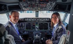 42 yıllık pilot baba, kokpiti kızına devretti: Son uçuşta duygu dolu anlar