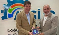 İş insanlarından Türel’e anlamlı hediye: Nazar boncuğu