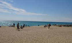 Türkiye donuyor, Alanyalılar denize giriyor!