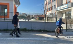 Burdur’da ampute edilen işçi, ilk adımını kızıyla attı