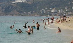 Alanya Kleopatra Plajı doldu taştı