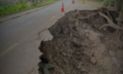 Antalya yolunda heyelan! Trafik tek şeride düştü