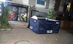 Antalya’da genç adam kaldırımda ölüm bulundu!