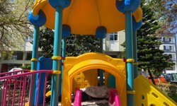 Havalar ısındı, evsizlerin mekanı parklar oldu