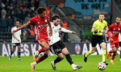 Trendyol Süper Lig: Beşiktaş: 3 - Antalyaspor: 1 (İlk yarı)