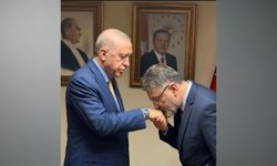 Rozet takıp AK Parti’ye geçmişti! Kadir Kumbul, Erdoğan’ın elini de öpmüş
