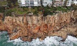 Antalya falezlerde yıkım başladı! 40 yıllık kaçak yapı ortaya çıkmıştı