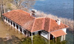 Antalya’da 56 yıl sonra gelen sürpriz: Restoran sulara gömüldü!