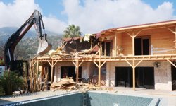 Kemer Belediyesi kaçak yapıların yıkımı ihale açtı