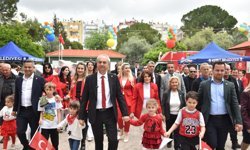 Kepez'de 23 Nisan coşkusu sokaklara taştı