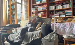 Yalnızlığını kitaplarla aştı! 77 yıllık okuma hikâyesi