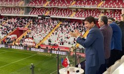 Protokol Menderes Türel’e kaldı!