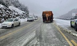 Nisan’da kar sürprizi! Antalya-Konya yolunda sürücüler zor anlar yaşadı