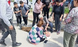 Manavgat'ta görme engelli eşine servis çarpan kadın bayıldı