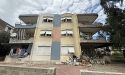 Serik’te 2 kamyon çöpün çıktığı ev yine doldu!