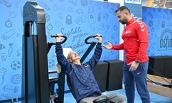 Antalya’da 86’lık sporcu salona damga vuruyor