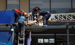 Antalya'da 4'üncü kattan düştü! Tenteneler hayatını kurtardı