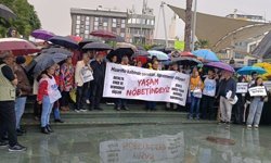 Antalya’da sağanak yağış altında ‘Yaşam hakkı nöbeti’