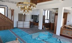 Yapımı biten cami ibadete açılmadan harabeye döndü