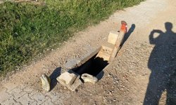 Antalya’da akıl almaz ihmal: Kaldırımın ortasında ölüm tuzağı!