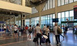 Antalya Otogarı’nda yoğunluk! Tatilciler dönüş yolunda…