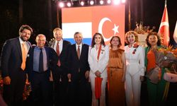 Hollanda asıllı sanatçı Karsu’ya Kraliyet Nişanı verildi