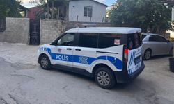 Muratpaşa'da bir vatandaş evinden çıktığı sırada kimliği belirsiz şahsın hedefi oldu
