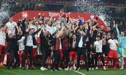 Süper Lig’e yükselen Çorum FK kupasını aldı