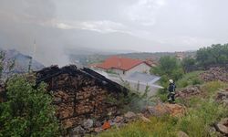 Isınmak için yaktığı ateş Antalya’nın 110 yıllık tarihi evini kül etti