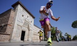 Dünya sporcuları "iyilik için" Konya'da koştu