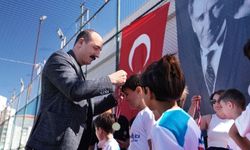 Cem Kotan minik sporcuların madalya heyecanına ortak oldu