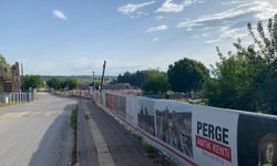 Perge’de ziyaretçileri taş duvarlar değil, billboardlar karşılıyor!