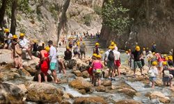 Seydikemer Saklıkent Kanyonu Kurban Bayramı'nın üçüncü gününde ziyaretçi akınına uğradı