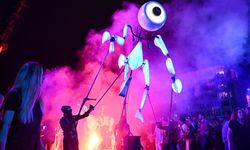 Antalya bir sahneye dönüştü! Tiyatro Festivali kortejle başladı