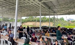 Mandırlar, geleneği bozmadı! Yağmurlu havada mevlid okuttular