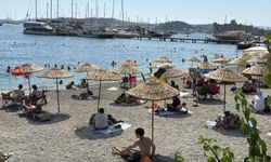 Bodrum'da sıcak hava tatilcileri kıyıya döktü
