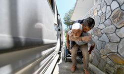 Engelli oğlunu sırtında taşıyan babanın feryadı duyuldu