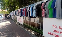 Antalya Atatürk Devlet Hastanesi duvarı boyunca 50 TL'lik kıyafet pazarı